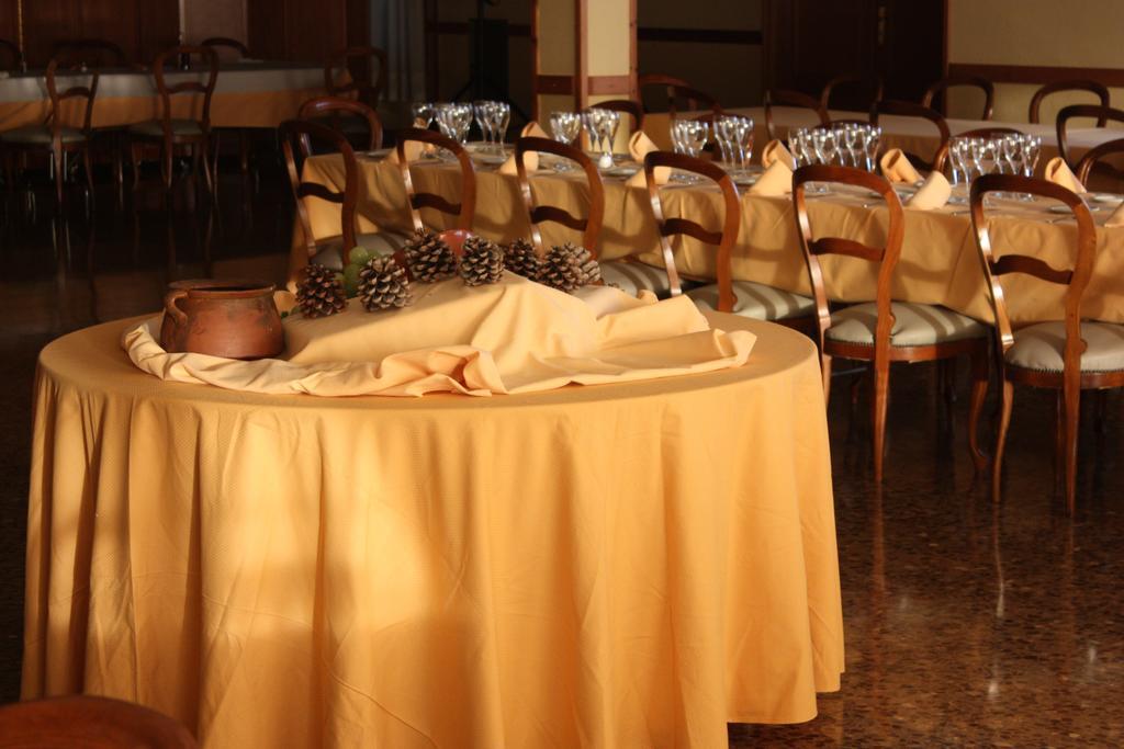 Alfajarín Hotel Rausan מראה חיצוני תמונה
