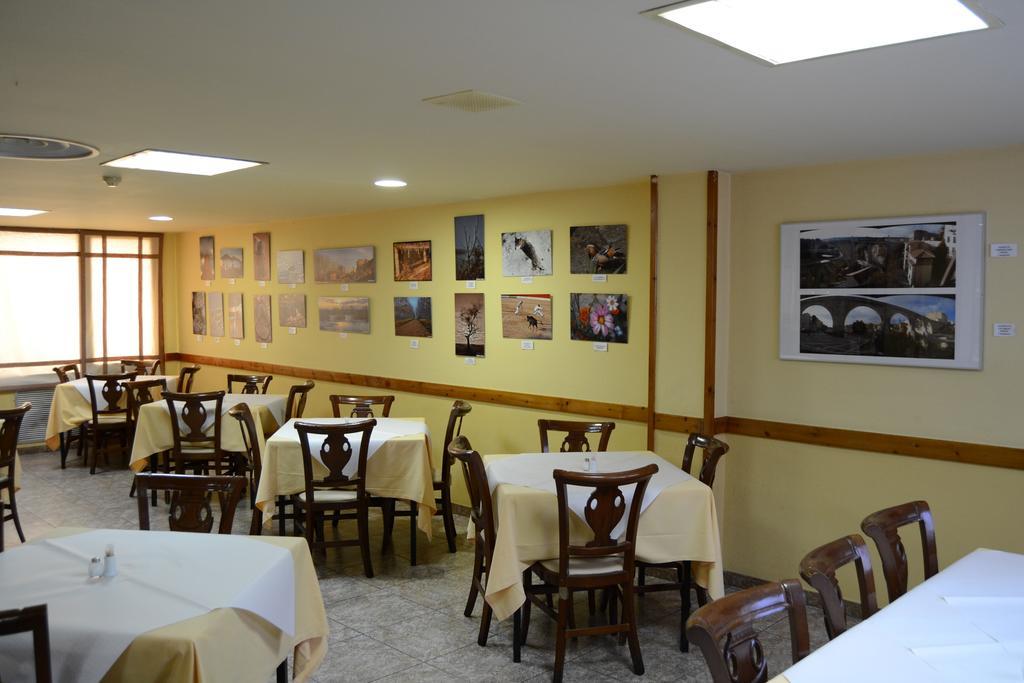 Alfajarín Hotel Rausan מראה חיצוני תמונה