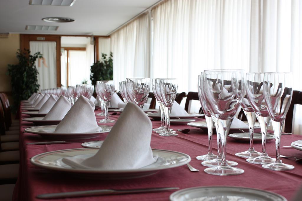 Alfajarín Hotel Rausan מראה חיצוני תמונה